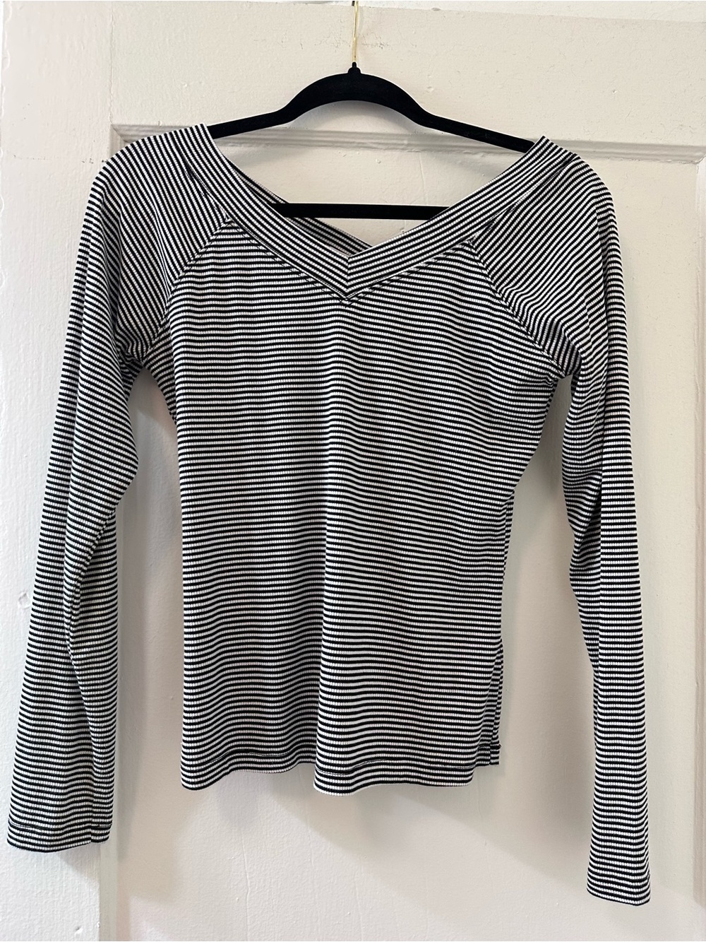 BDG 💢 Striped V-Neck Long Sleeve Women's Top - Black & White